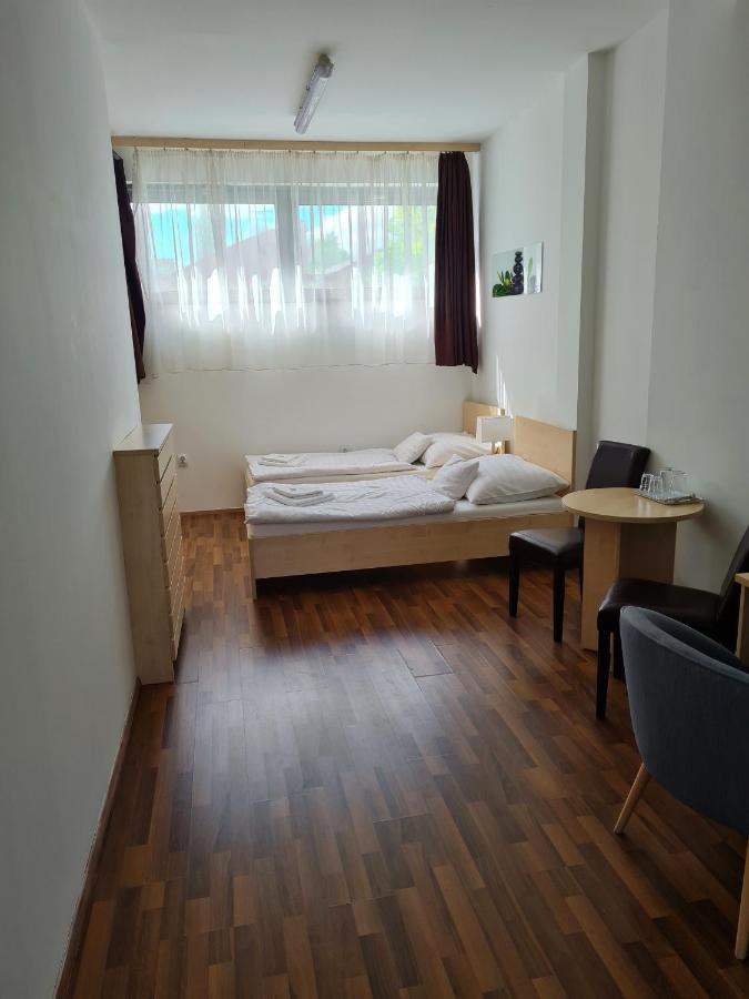 Corner Hotel Angyalfoeld Budapest Esterno foto